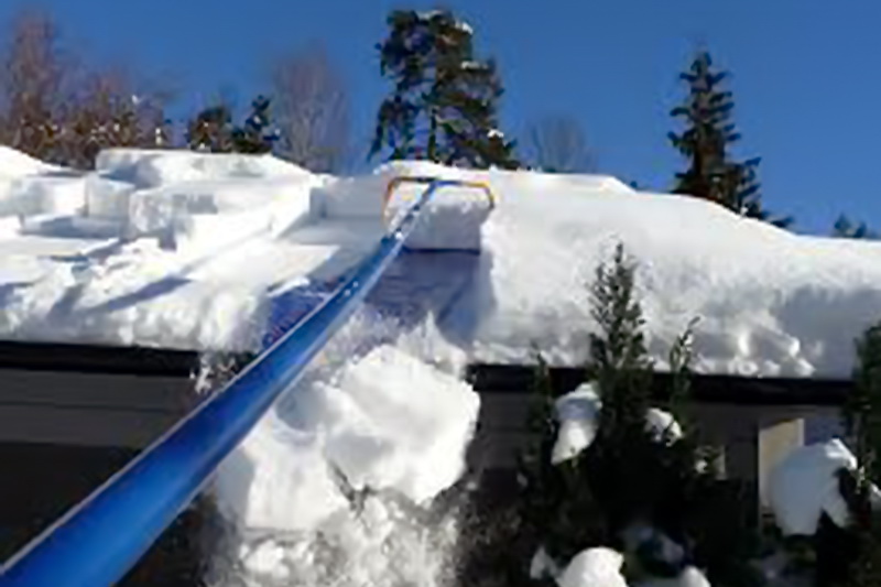 снег на крыше из профнастила